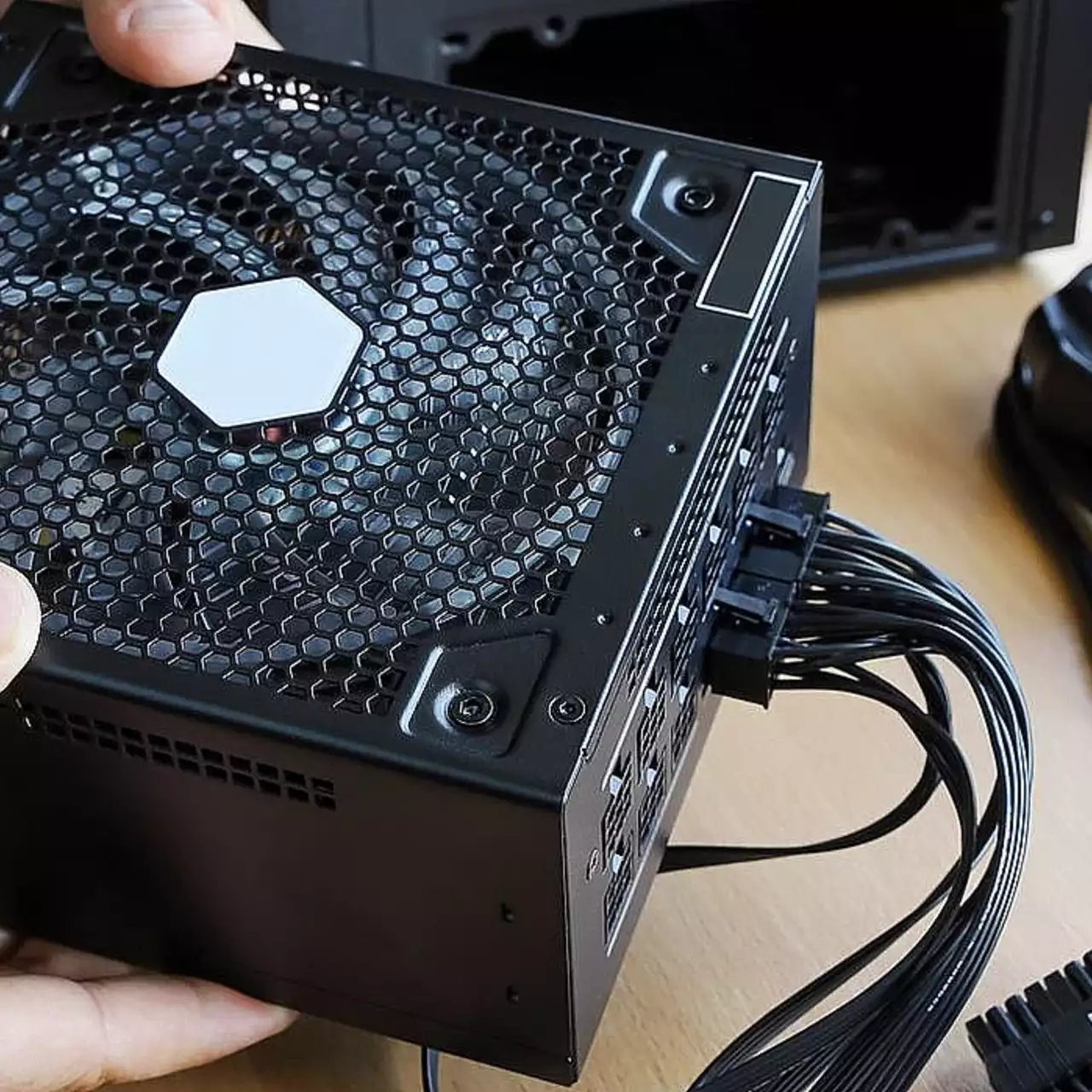 Benchmark Efisiensi Energi Baru Muncul untuk Unit Catu Daya