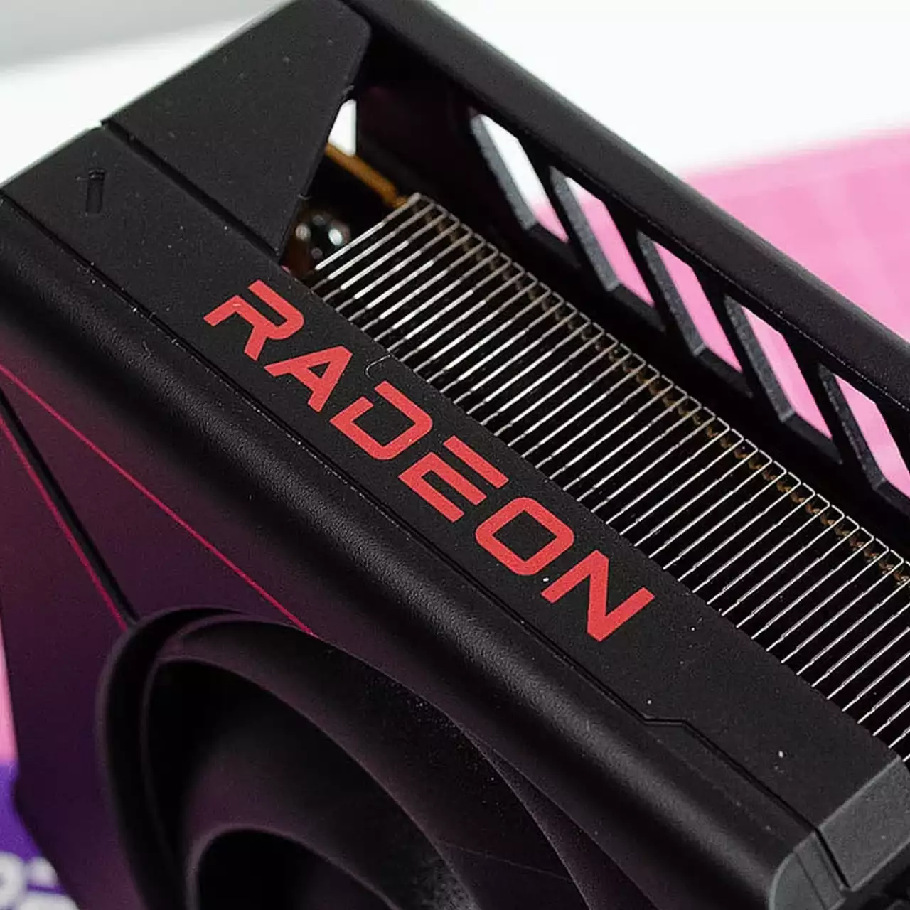 Не тільки NVIDIA: AMD обмежила тести RX 9060 XT з 8 ГБ пам'яті Не тільки NVIDIA: AMD обмежила тести RX 9060 XT з 8 ГБ пам'яті