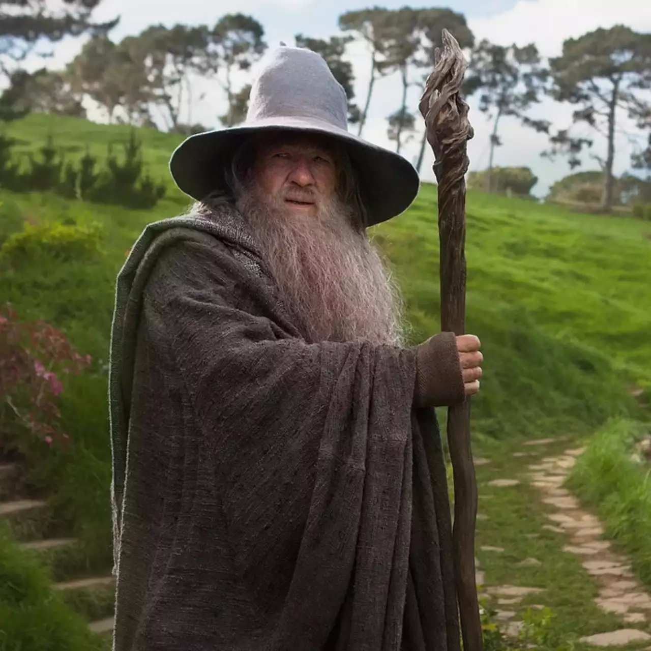 Ґендальф заглянув на вогник: у новому трейлері Tales of the Shire показали знаменитого чарівника Ґендальф заглянув на вогник: у новому трейлері Tales of the Shire показали знаменитого чарівника