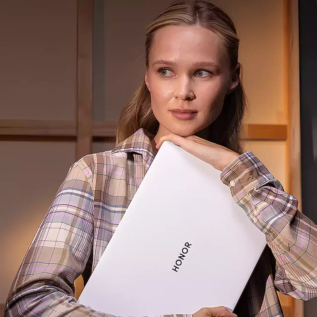 Ноутбук HONOR MagicBook Pro 14 з великою батареєю та OLED-екраном з'явився в Україні Ноутбук HONOR MagicBook Pro 14 з великою батареєю та OLED-екраном з'явився в Україні