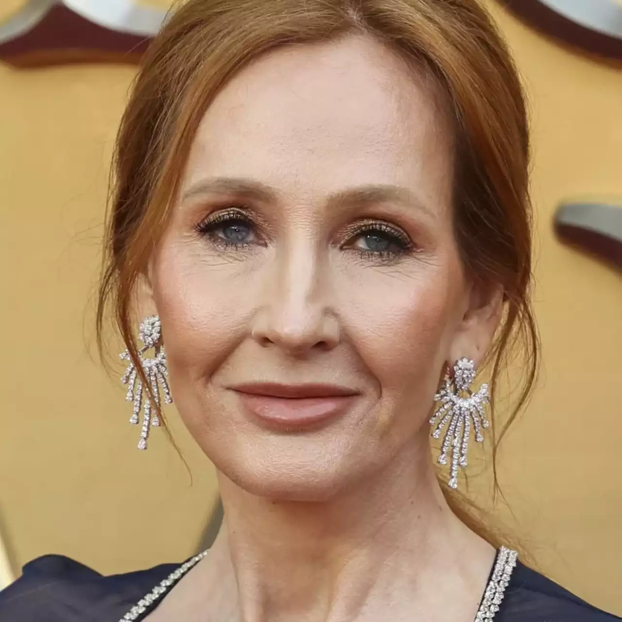 J.K. Rowling Avalia Roteiros Iniciais da Série Harry Potter da HBO e Compartilha Seus Pensamentos J.K. Rowling Avalia Roteiros Iniciais da Série Harry Potter da HBO e Compartilha Seus Pensamentos