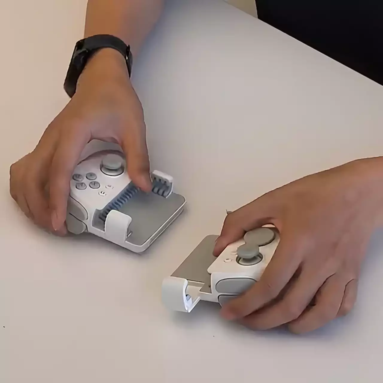Modularny gamepad Redmi do telefonów i tabletów zyskał praktyczny przegląd Modularny gamepad Redmi do telefonów i tabletów zyskał praktyczny przegląd