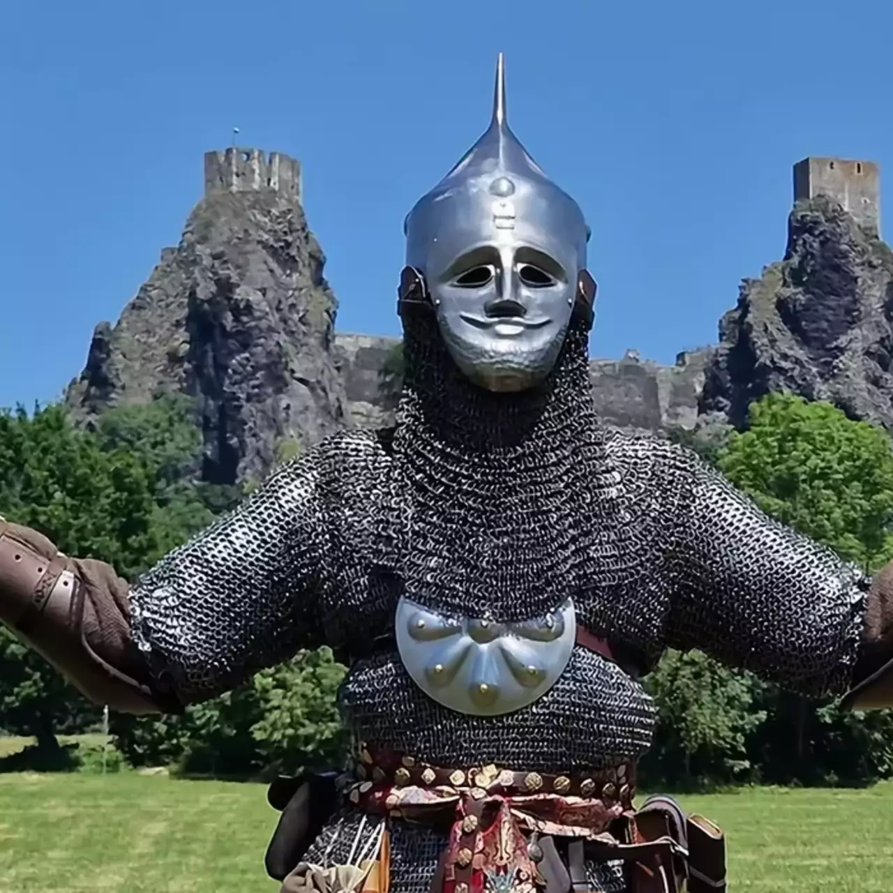 Фанат змайстрував броню половця з Kingdom Come: Deliverance 2 та влаштував фотосесію в Чехії