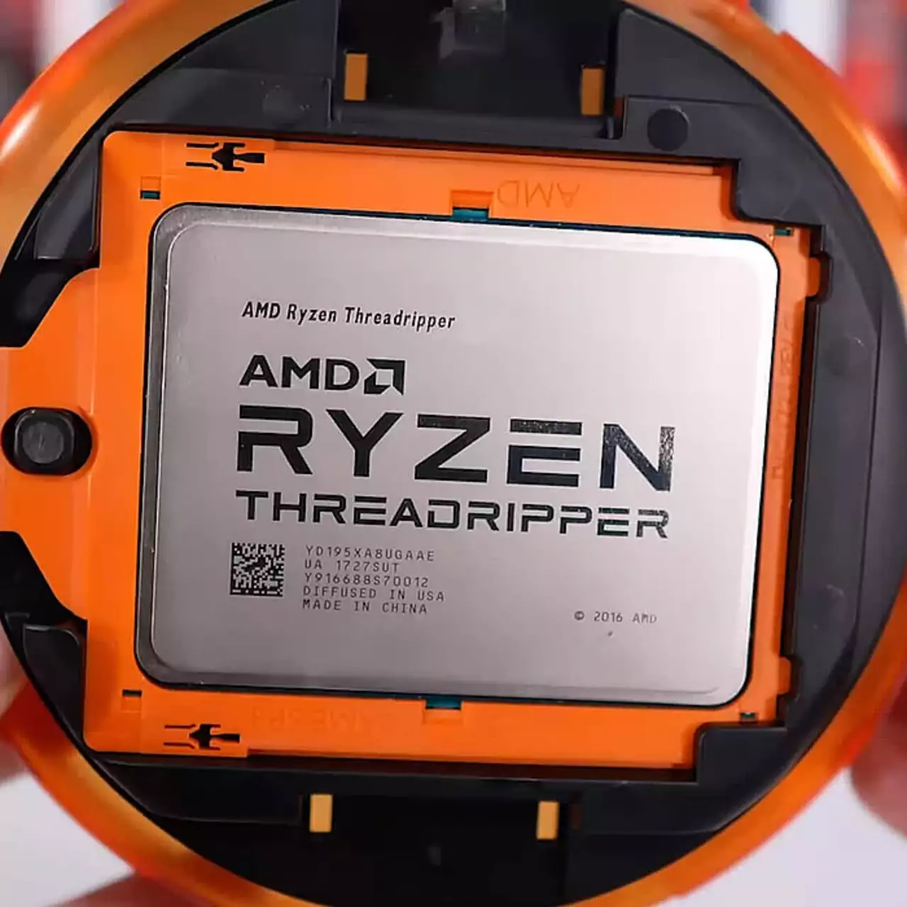 AMD Threadripper 9980X Mengambil Mahkota sebagai CPU Desktop Paling Kuat AMD Threadripper 9980X Mengambil Mahkota sebagai CPU Desktop Paling Kuat