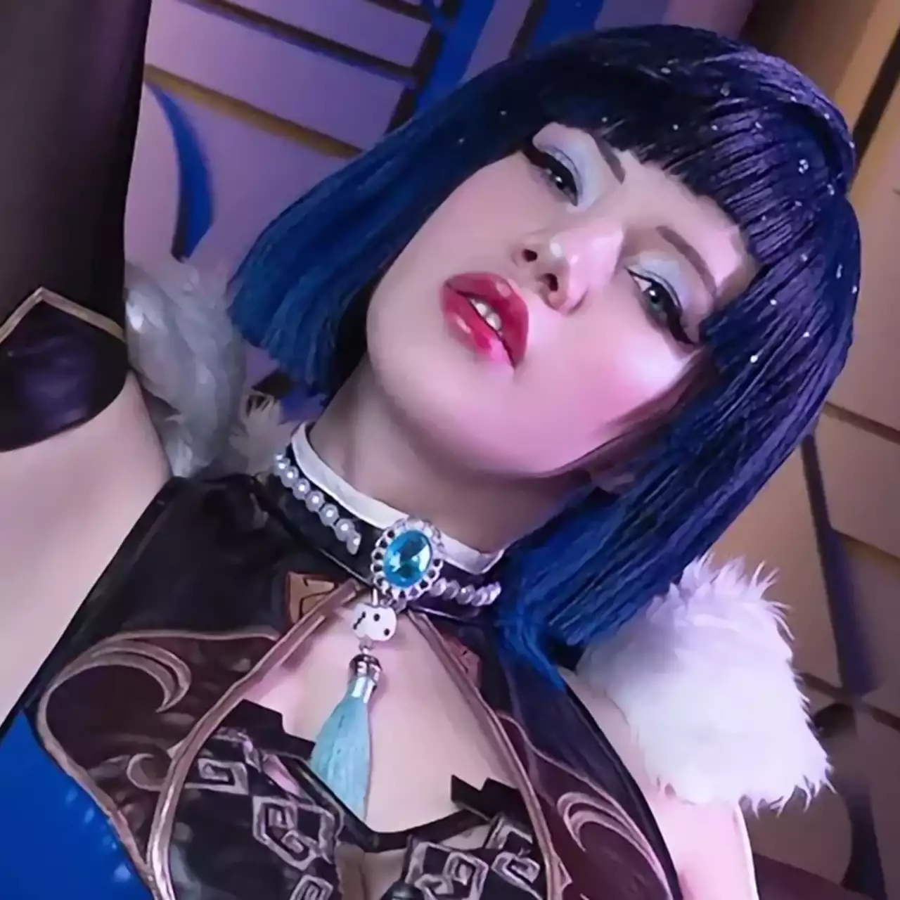 Lada Lyumos Berperan sebagai Yelan Telanjang dari Genshin Impact