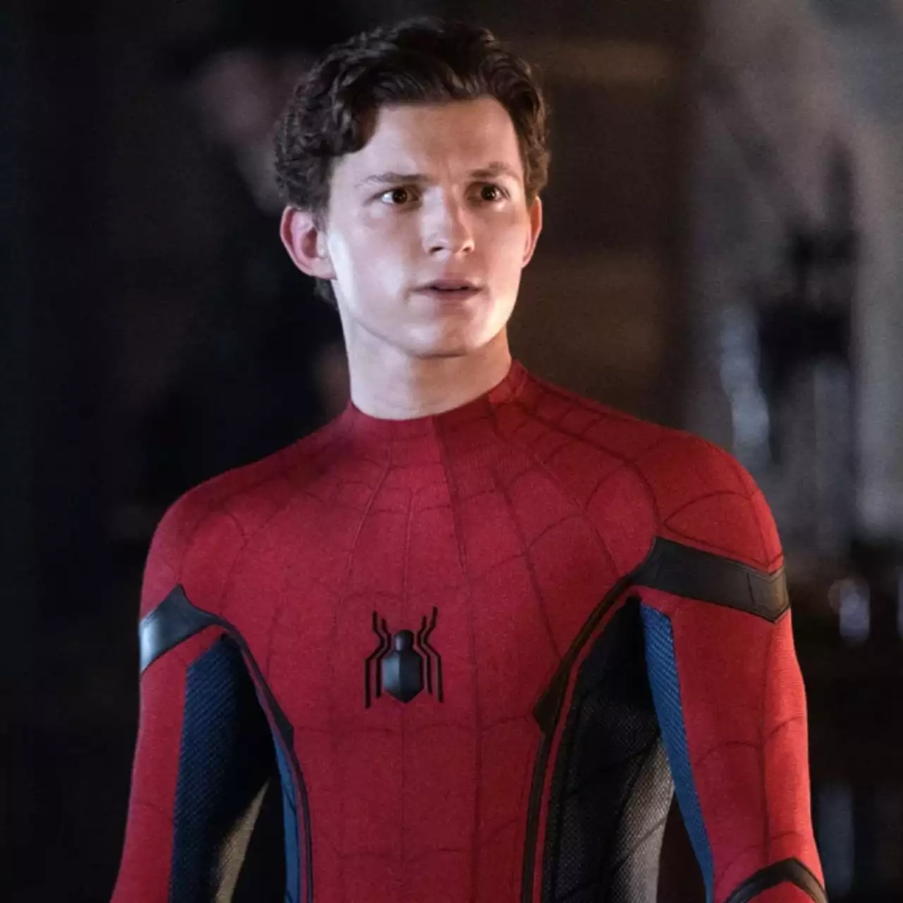Yeni 'Örümcek Adam: Yepyeni Bir Gün' Tanıtımı, Tom Holland'ı Klasik Filmlerden İlham Alan Bir Kostümle Gösteriyor