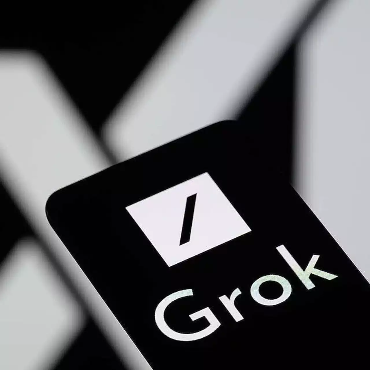 Grok Imagine Uruchamia: Generator Obrazów i Wideo Muska Chwali się «Ostrym Trybem» Grok Imagine Uruchamia: Generator Obrazów i Wideo Muska Chwali się «Ostrym Trybem»