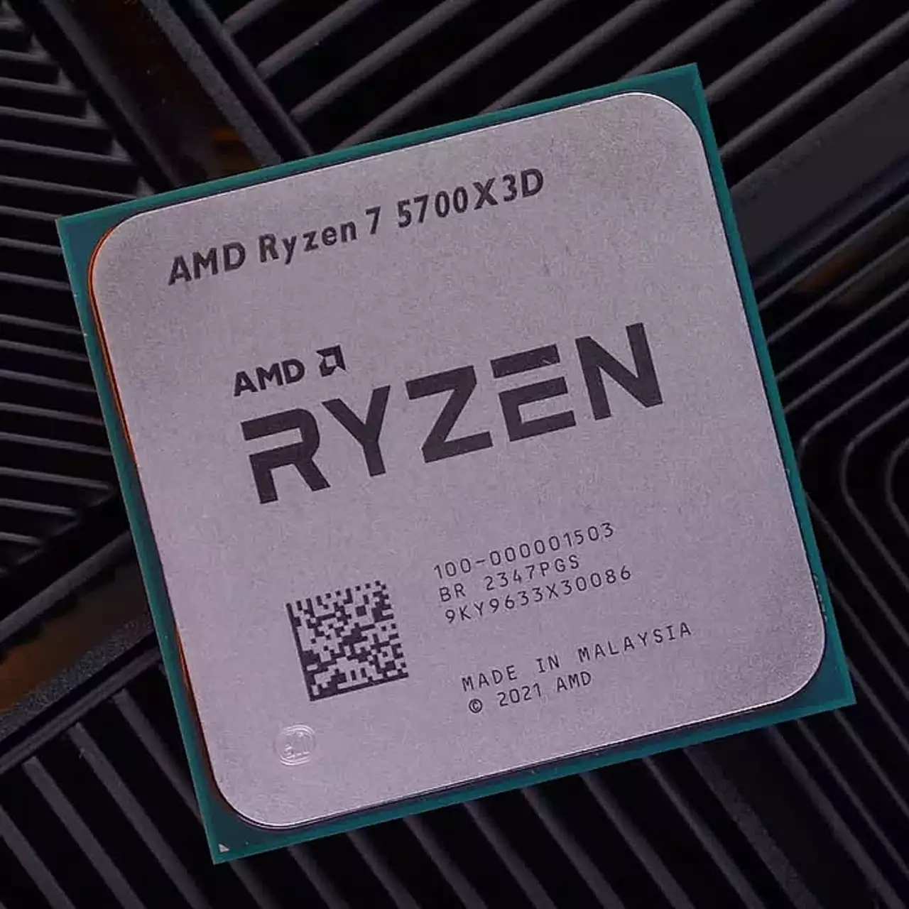 AMD знімає з виробництва Ryzen 7 5700X3D — останній 3D V-Cache процесор для AM4 AMD знімає з виробництва Ryzen 7 5700X3D — останній 3D V-Cache процесор для AM4