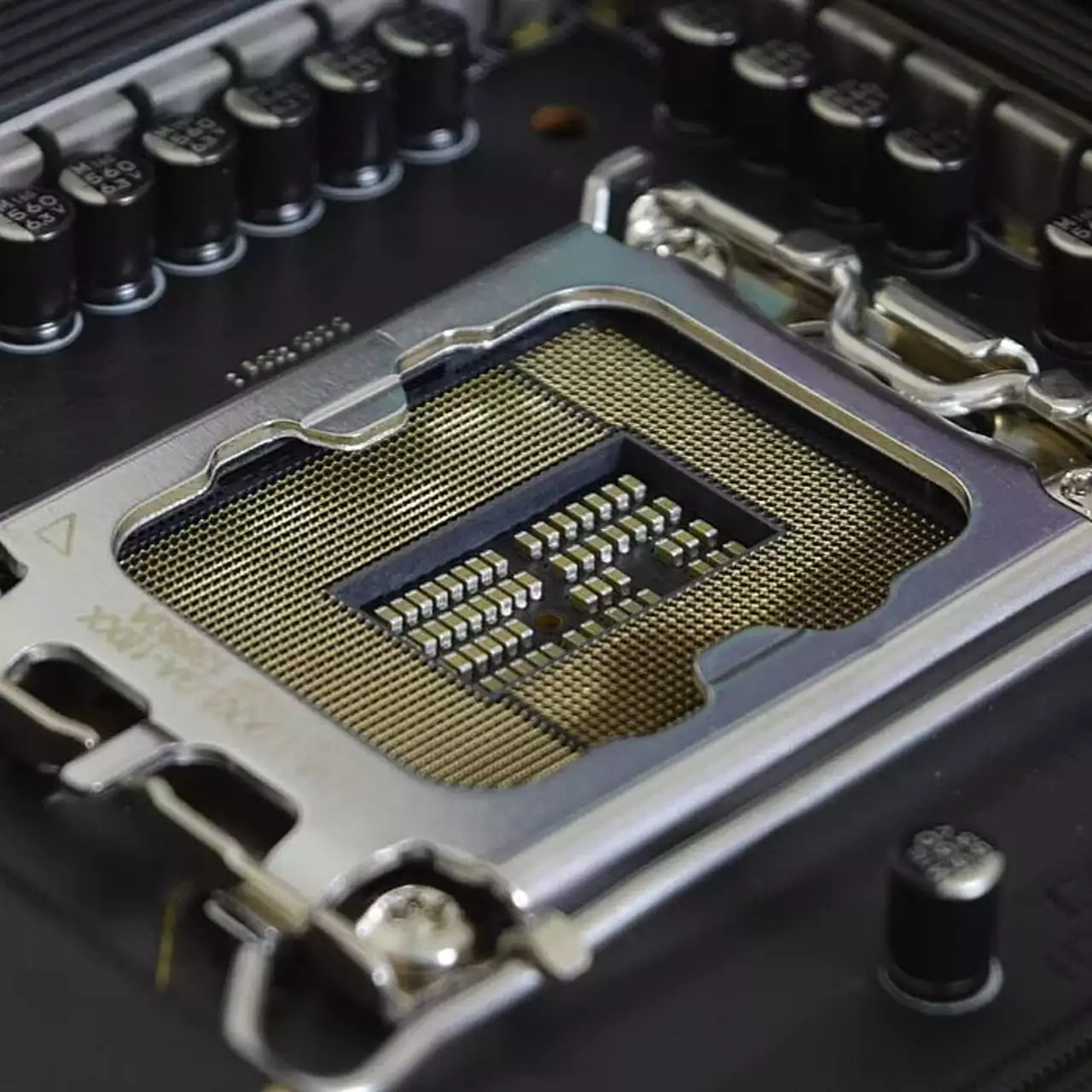 英特尔的 LGA 1954 插槽可能会获得异常长的 CPU 支持