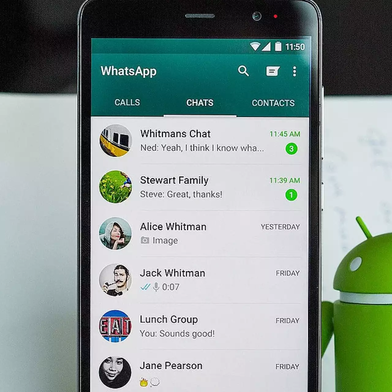 WhatsApp тестує ІІ-підказки для повідомлень
