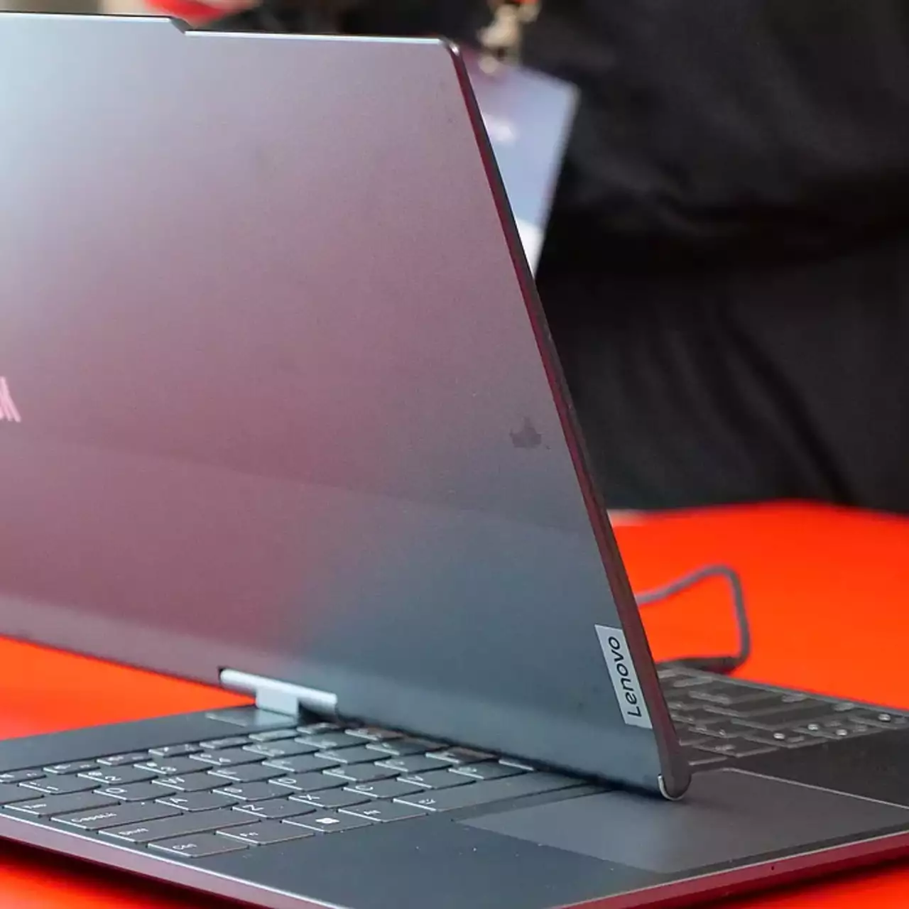 Lenovo ogłasza rekordowy udział w rynku komputerów PC, napędzany urządzeniami zasilanymi sztuczną inteligencją Lenovo ogłasza rekordowy udział w rynku komputerów PC, napędzany urządzeniami zasilanymi sztuczną inteligencją