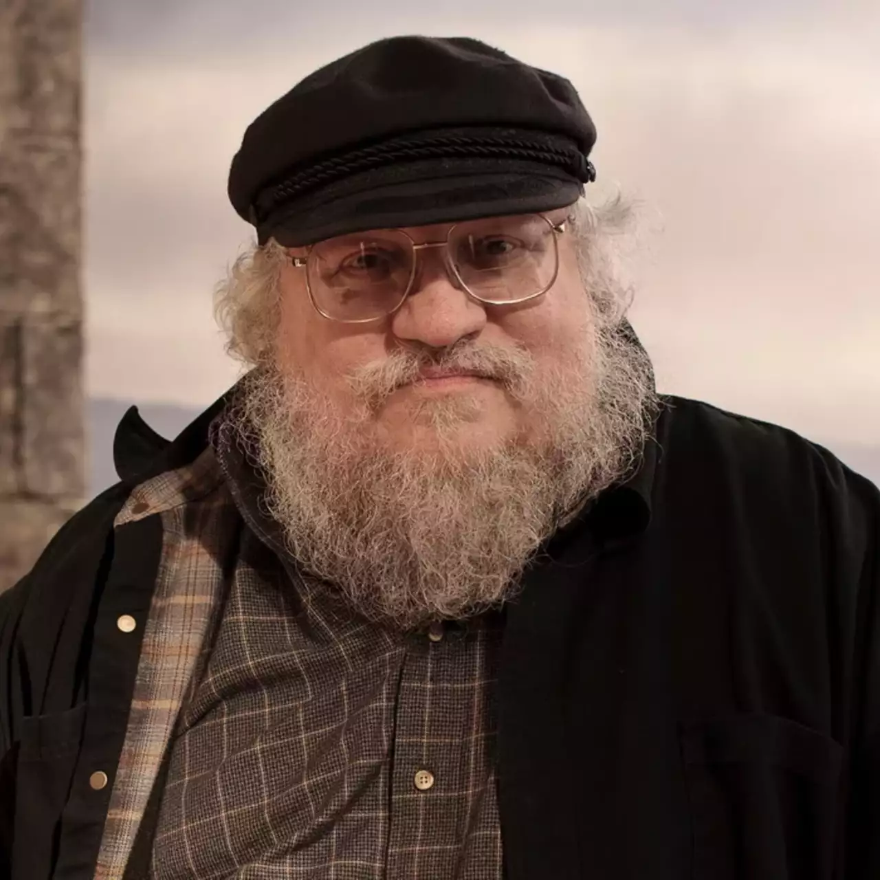 Um fã interrompe o painel de George R.R. Martin e sugere que ele pode não terminar Os Ventos do Inverno Um fã interrompe o painel de George R.R. Martin e sugere que ele pode não terminar Os Ventos do Inverno