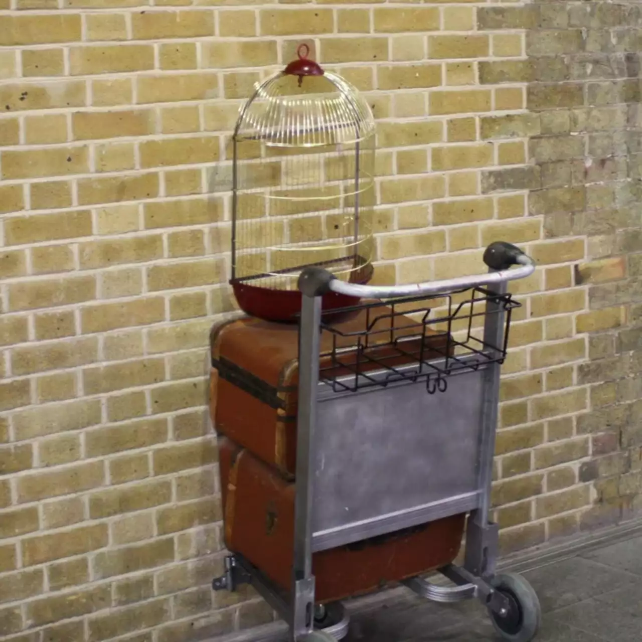 Foto Set 'Harry Potter' Baru Mengungkap Ron, Ginny, Fred, George, dan Molly Weasley Foto Set 'Harry Potter' Baru Mengungkap Ron, Ginny, Fred, George, dan Molly Weasley
