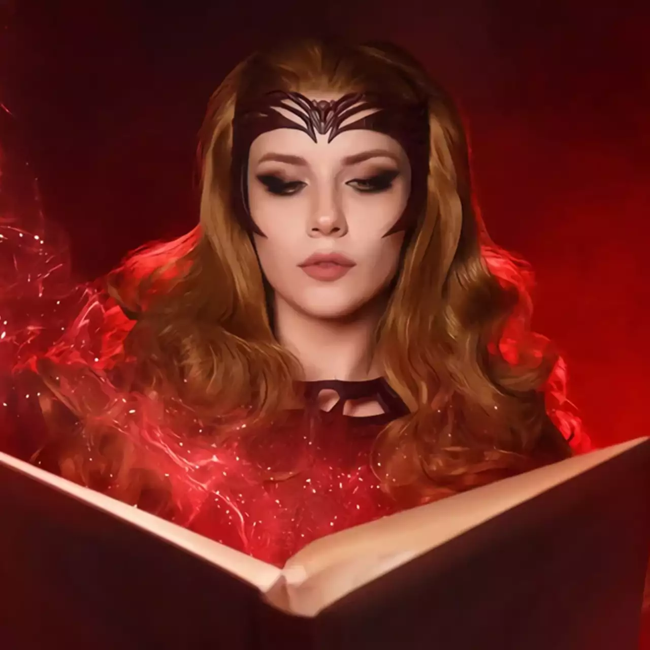 Косплеєрша розділу Алу Відьму з всесвіту Marvel Косплеєрша розділу Алу Відьму з всесвіту Marvel