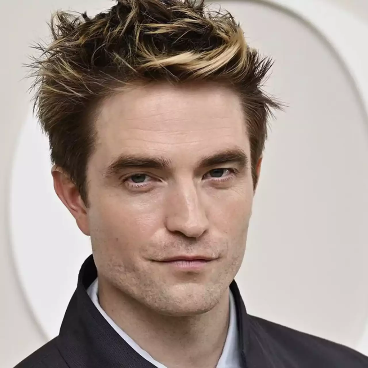 Robert Pattinson Provocado por um Jogo de Hideo Kojima? Fãs Notam uma Dica em Sua Última Compra Robert Pattinson Provocado por um Jogo de Hideo Kojima? Fãs Notam uma Dica em Sua Última Compra