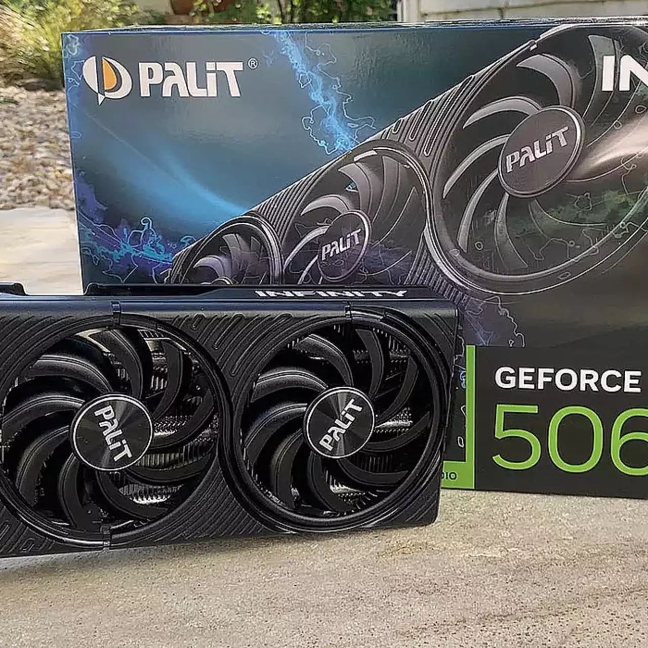 NVIDIA 据报道削减了 GeForce RTX 5060 和 5060 Ti (8 GB) 显卡的出货量
