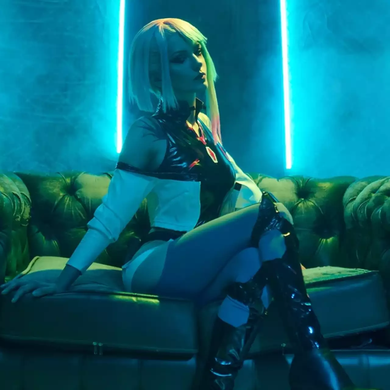 Para a Lua e de Volta: Cosplayer impressiona como Lucy de Cyberpunk: Edgerunners Para a Lua e de Volta: Cosplayer impressiona como Lucy de Cyberpunk: Edgerunners