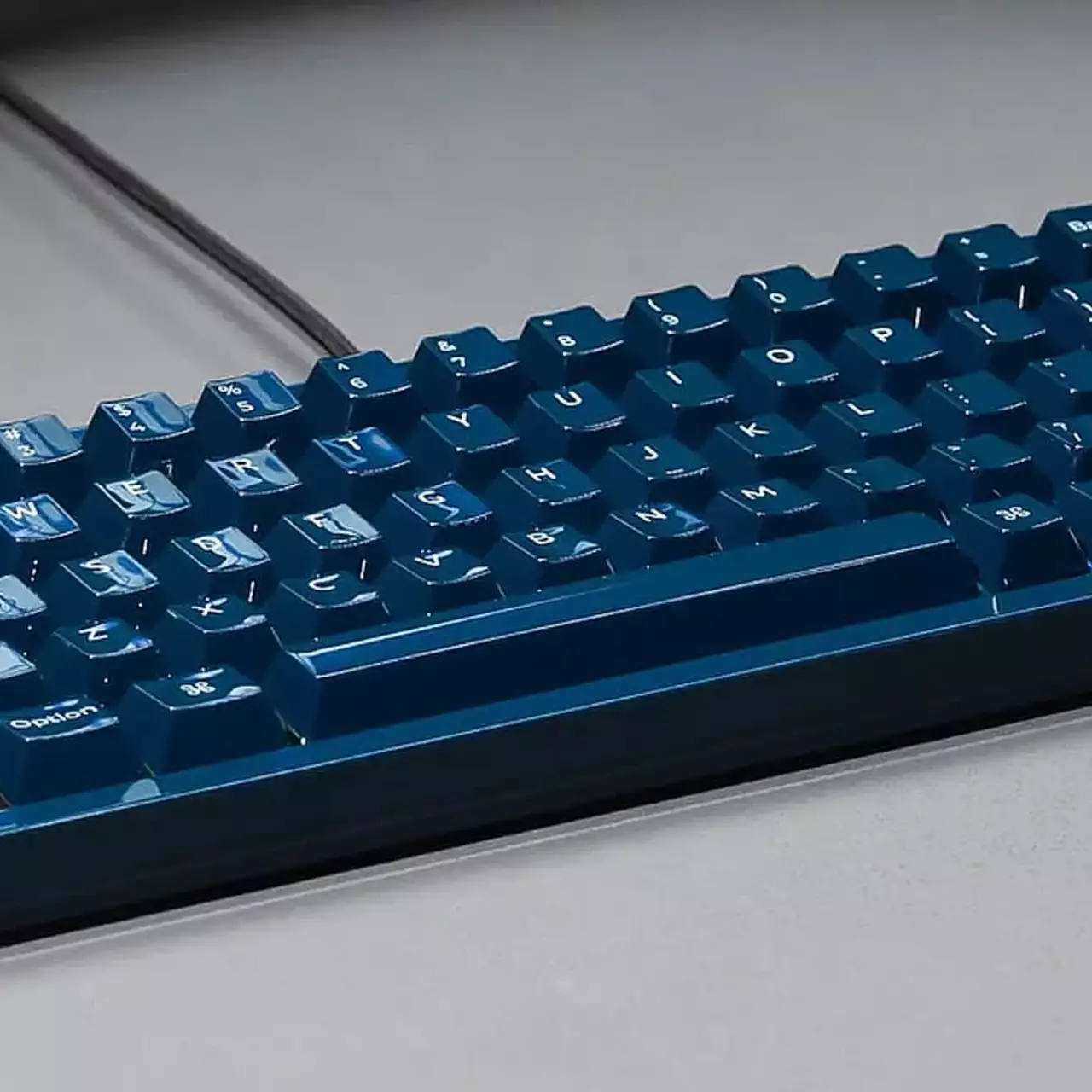 Keychron Revela um Teclado Todo em Cerâmica Único