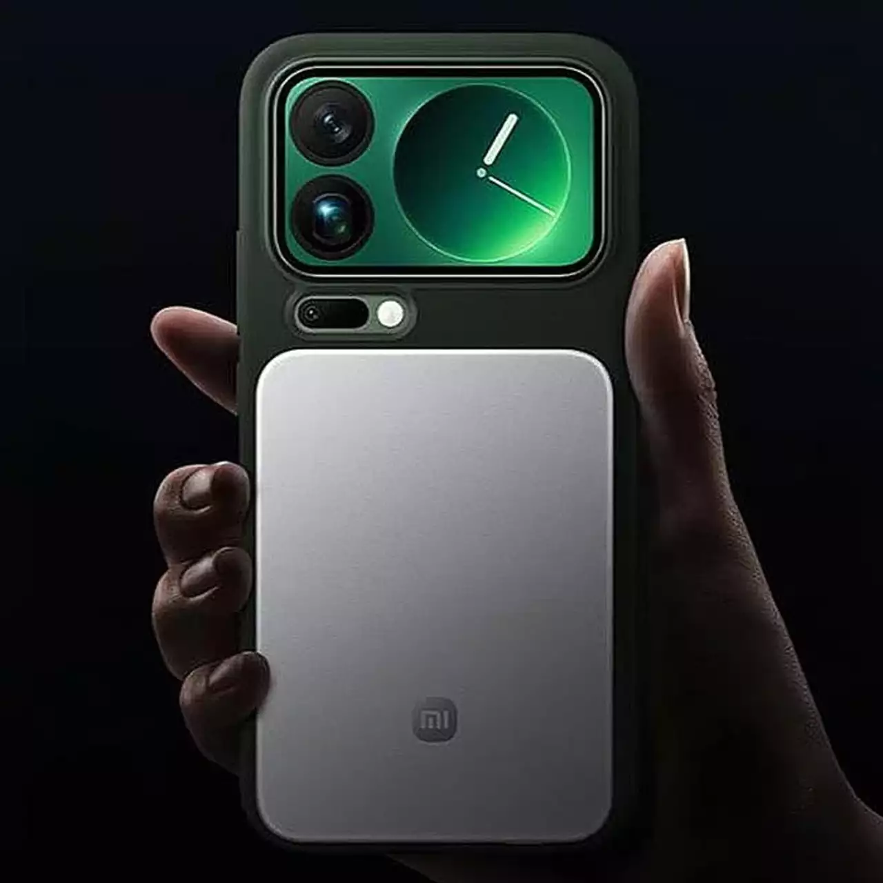 小米发布超薄磁性充电宝，兼容iPhone 17