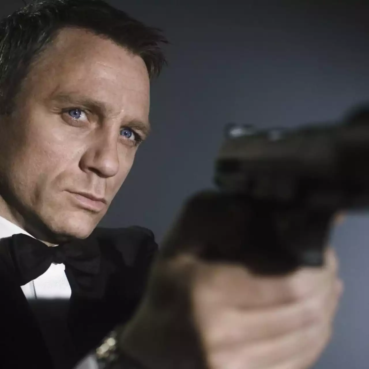 Amazon Menghapus Senjata dari Poster James Bond — dan Penggemar Tidak Terkejut, Hanya Marah Amazon Menghapus Senjata dari Poster James Bond — dan Penggemar Tidak Terkejut, Hanya Marah