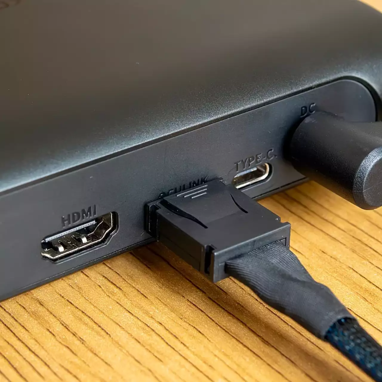 OCuLink перевершує Thunderbolt 5 за швидкістю, але програє в зручності OCuLink перевершує Thunderbolt 5 за швидкістю, але програє в зручності