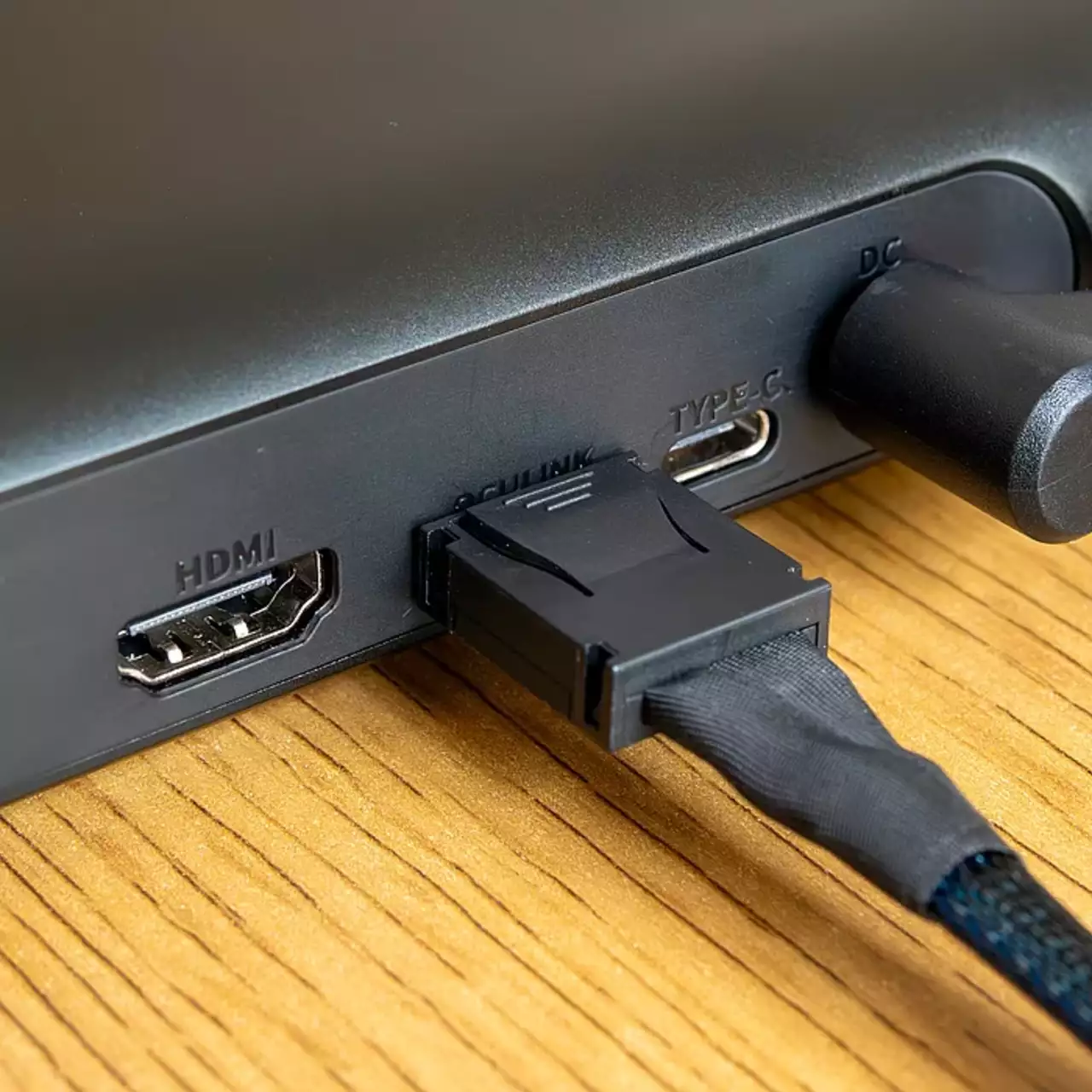 OCuLink supera o Thunderbolt 5 em velocidade, mas falta-lhe polimento