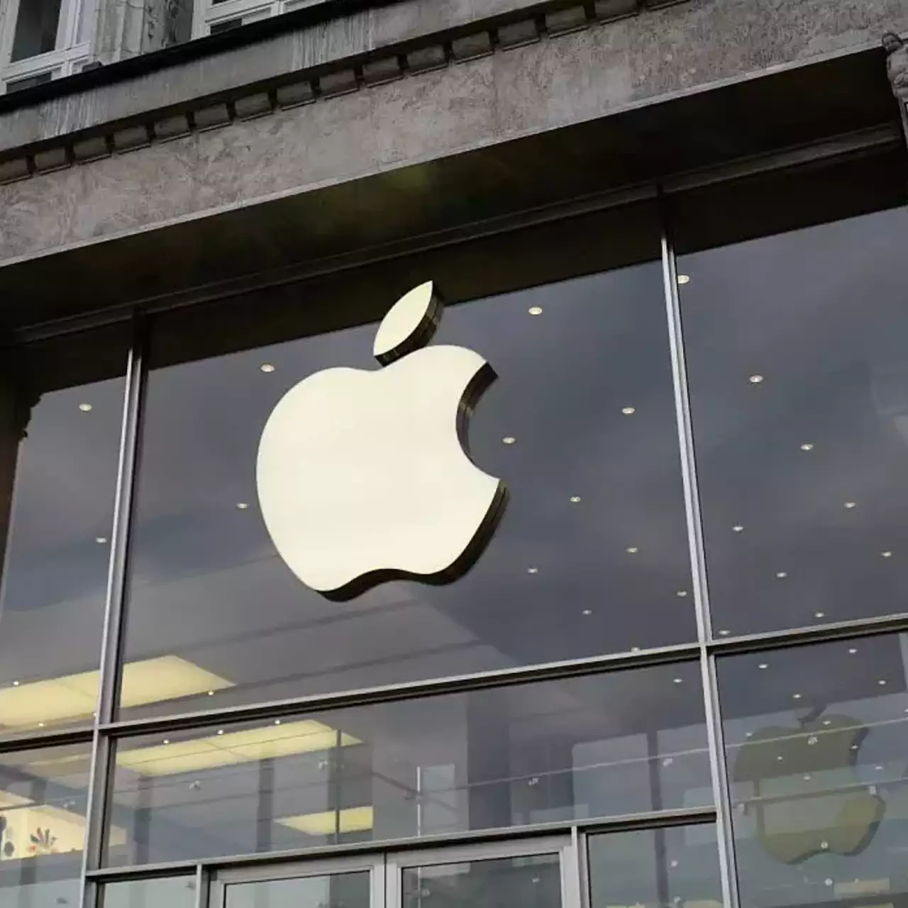 Apple зосередиться на розумних окулярах, відкладши бюджетний шолом