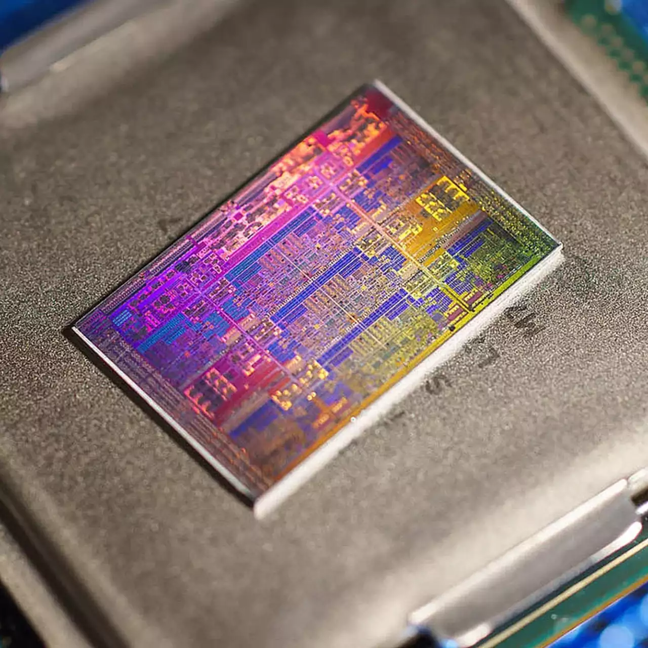 Procesory mogą teraz być pokryte pamięcią o grubości zaledwie jednego atomu