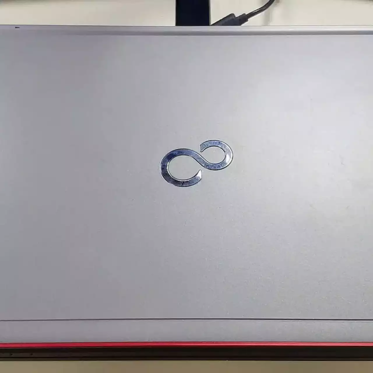 Lżejszy niż większość tabletów: Fujitsu prezentuje laptopa ważącego 634 gramy Lżejszy niż większość tabletów: Fujitsu prezentuje laptopa ważącego 634 gramy
