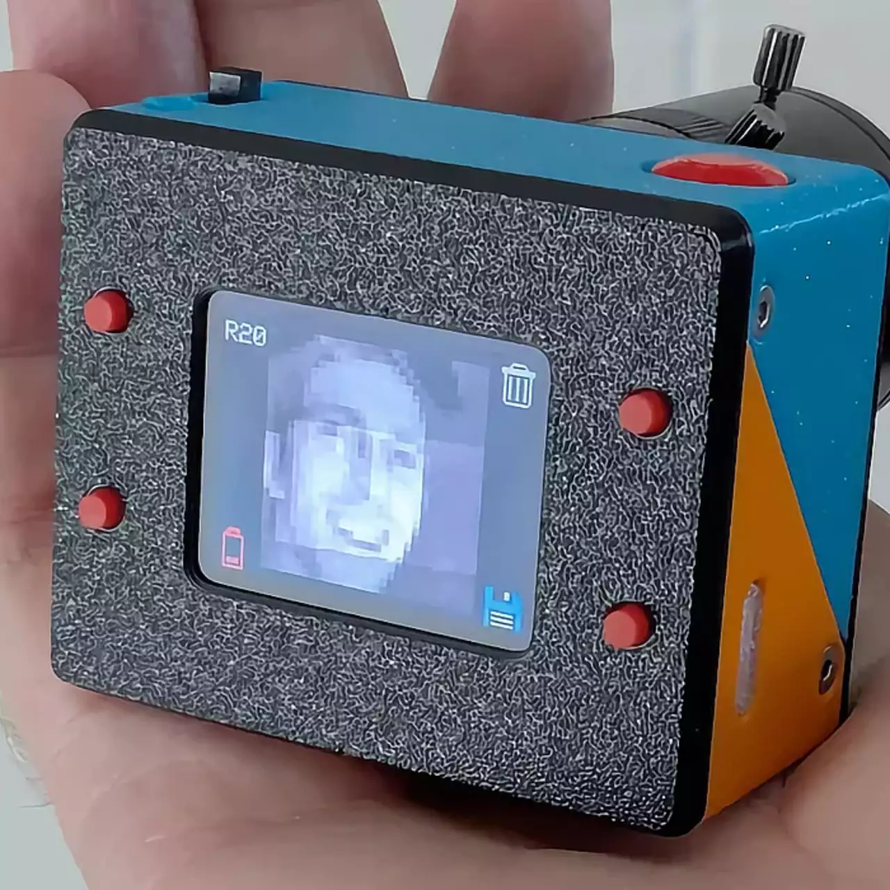 Піксельна магія: ентузіаст зібрав працюючу камеру з сенсора від комп'ютерної миші