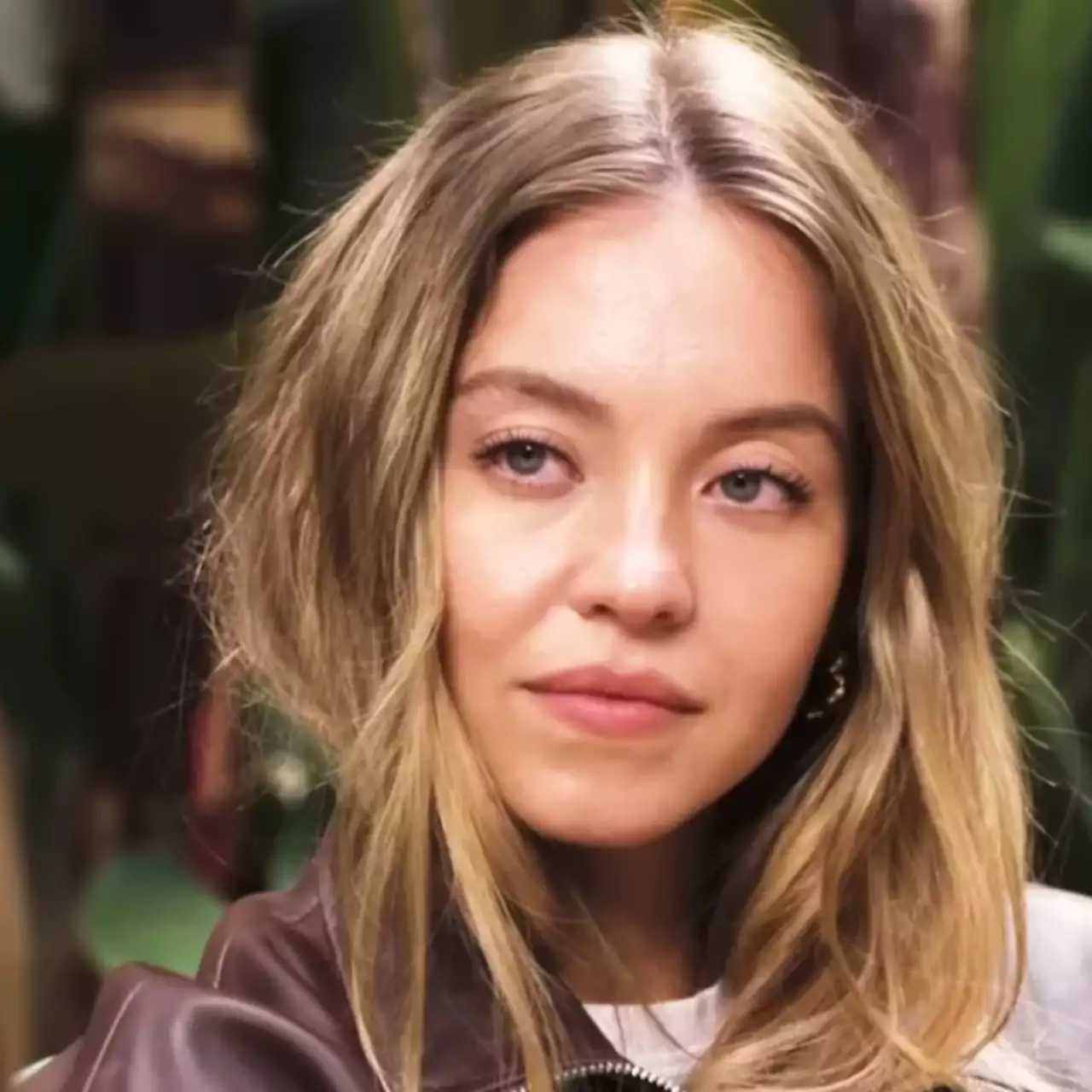 Сідні Суіні відповіла на критику за рекламу джинсів — і випадково породила хвилю мемів