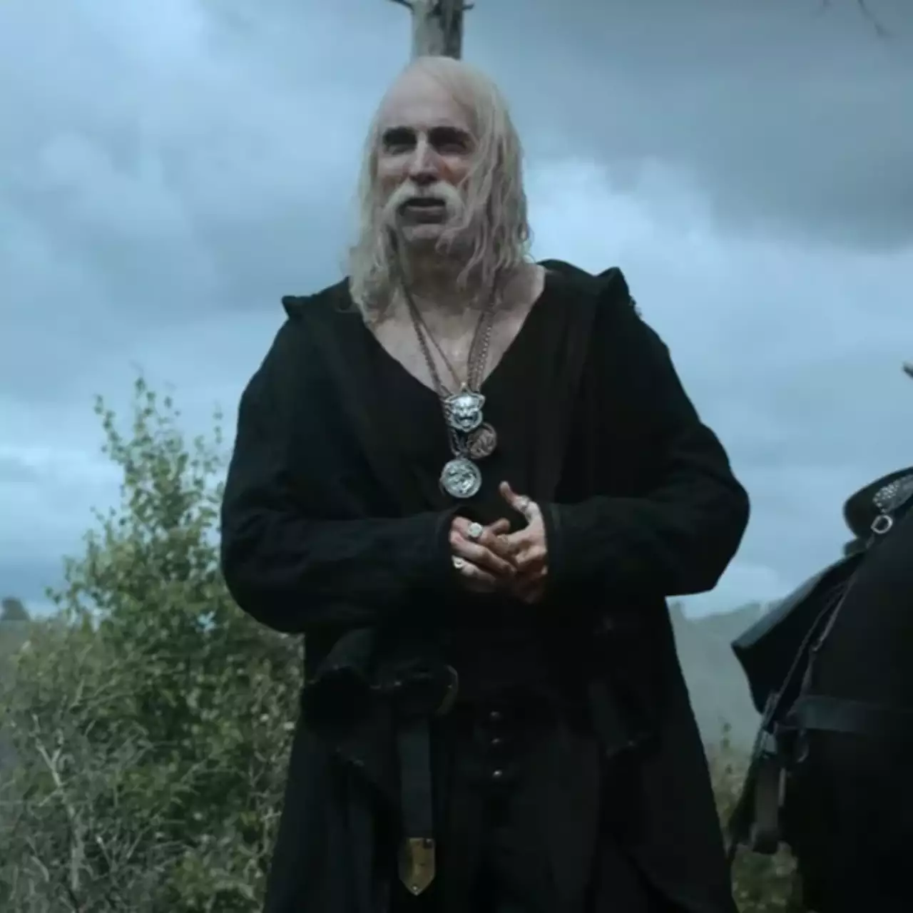 Leo Bonhart, The Witcher'ın yeni sezonunun öne çıkan karakteridir. Sharlto Copley, karakteri kitaplardaki gibi tasvir etmeyi hedefledi.