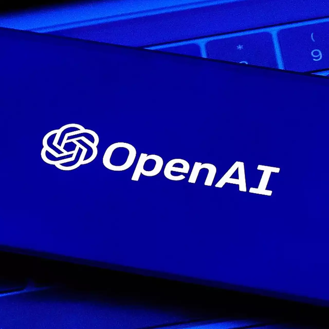OpenAI тестує групові чати з ChatGPT