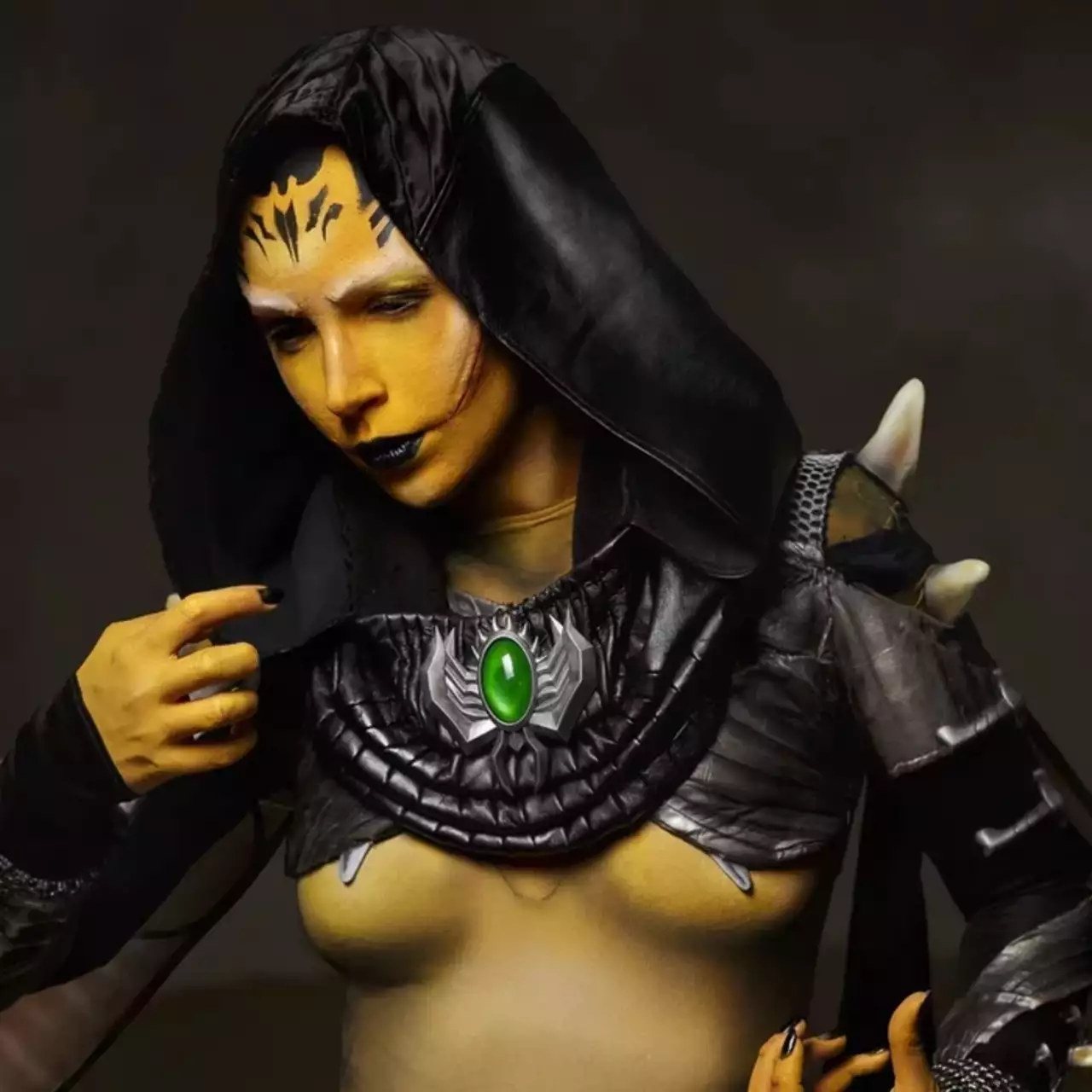 Russian Cosplayer Showcases Realistic D'Vorah from Mortal Kombat X