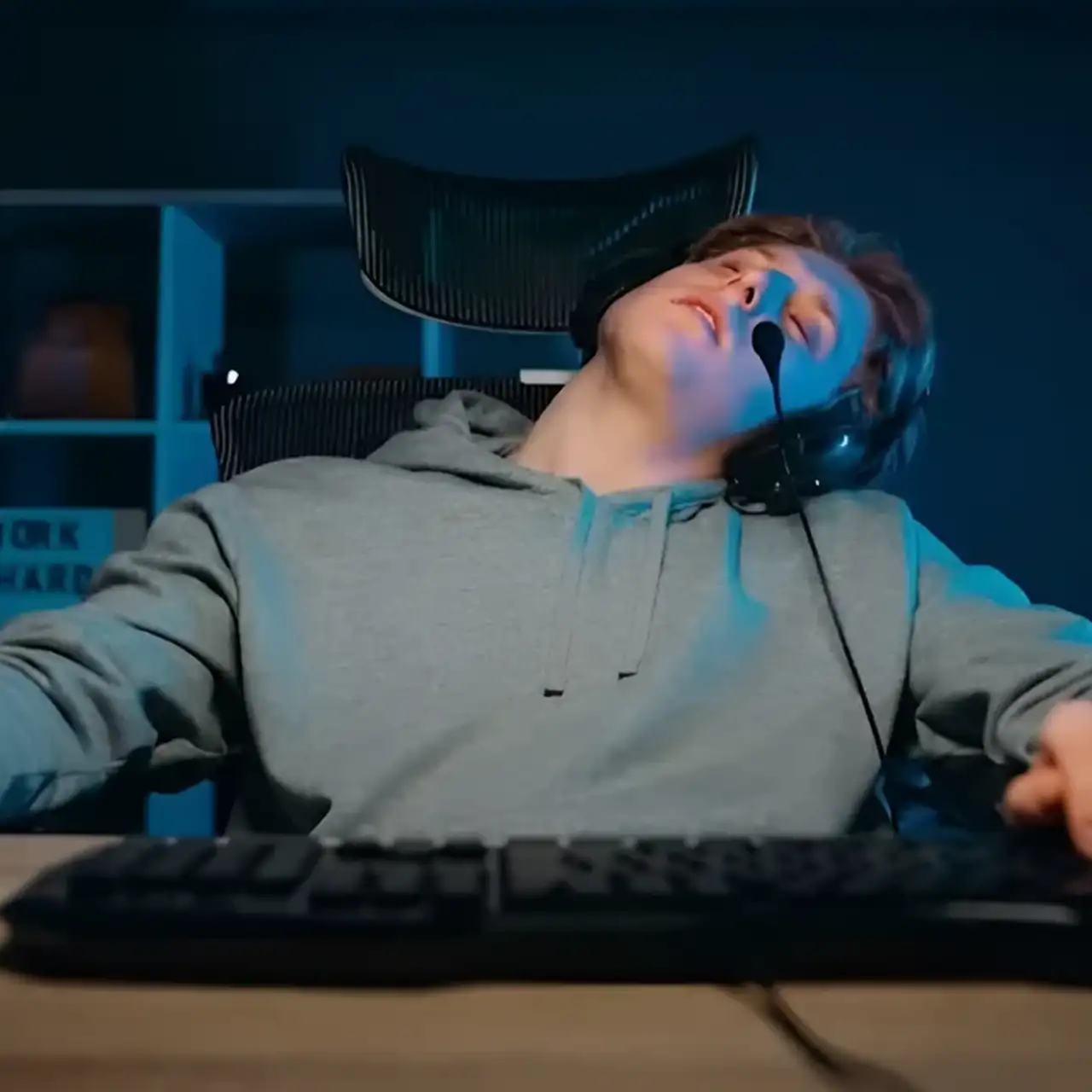 Players debate whether late-night gaming fatigue reduces enjoyment