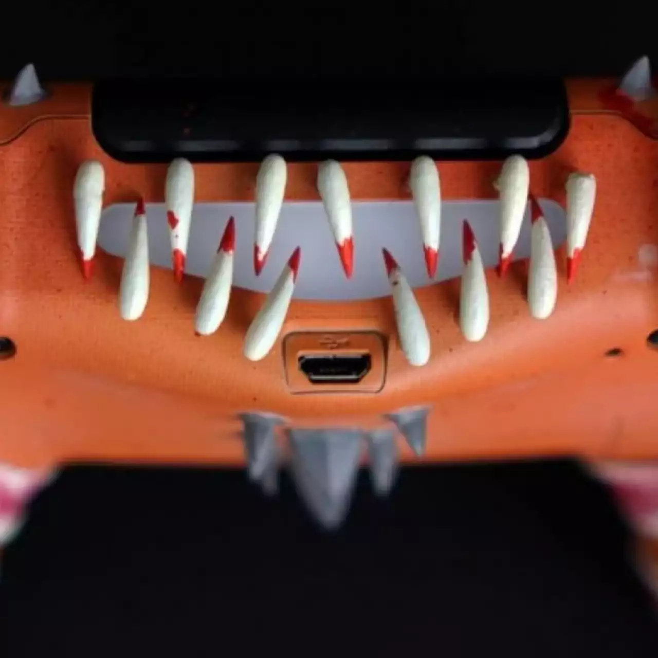 Посмотрите, как простой любитель превращает геймпады в нечто запредельное в духе Mortal Kombat 11, Resident Evil и God of War