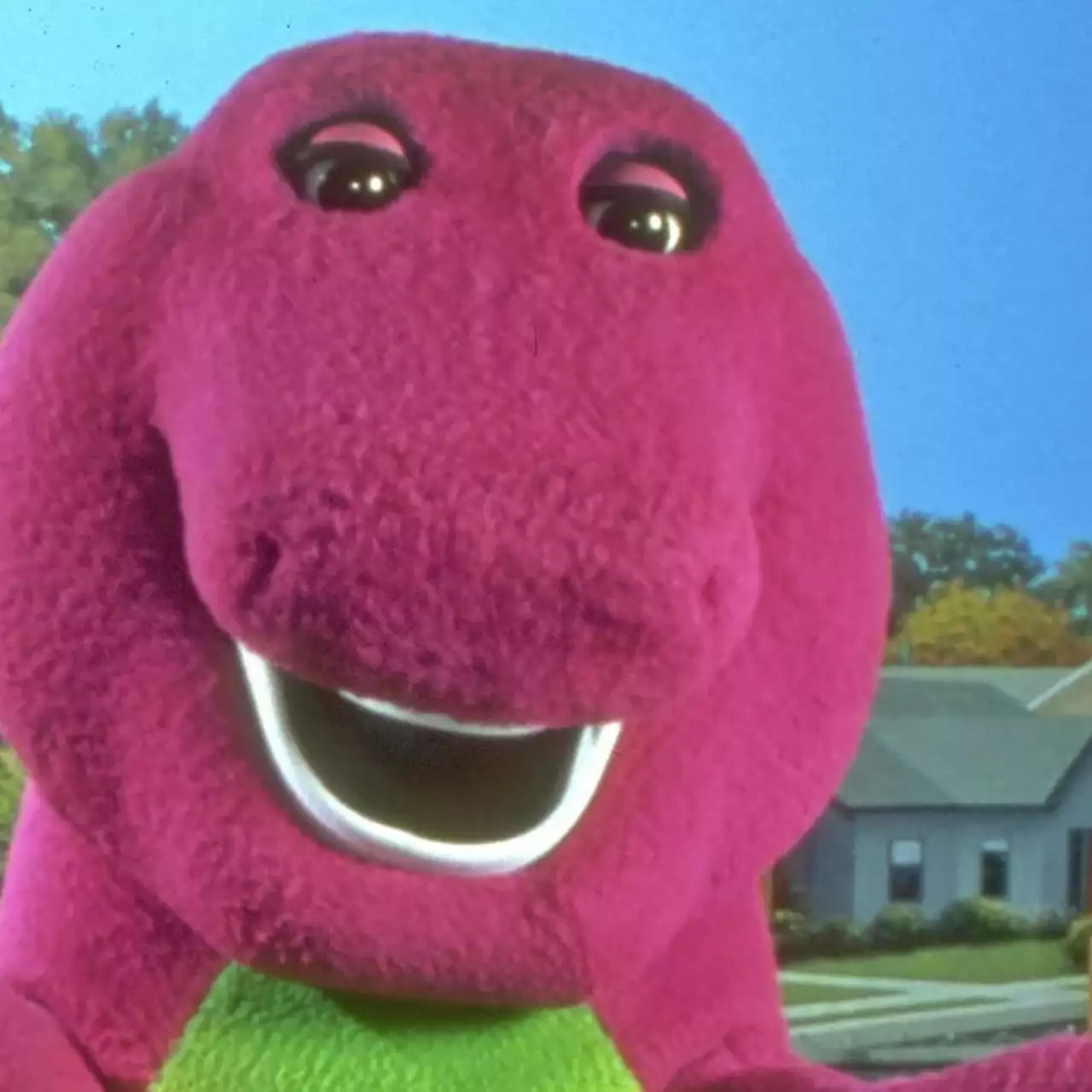 Всех врагов в Resident Evil Village заменили на розовых динозавриков. И вот что получилось